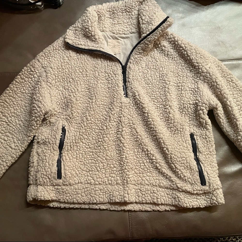 Thread Supply Medium White Sherpa with zippered pockets